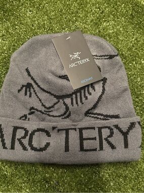 Arc'teryx Gray Knit Beanie with Black Logo